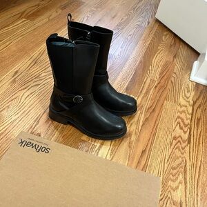 SoftWalk Black Combat Moto Boots Sleek Design